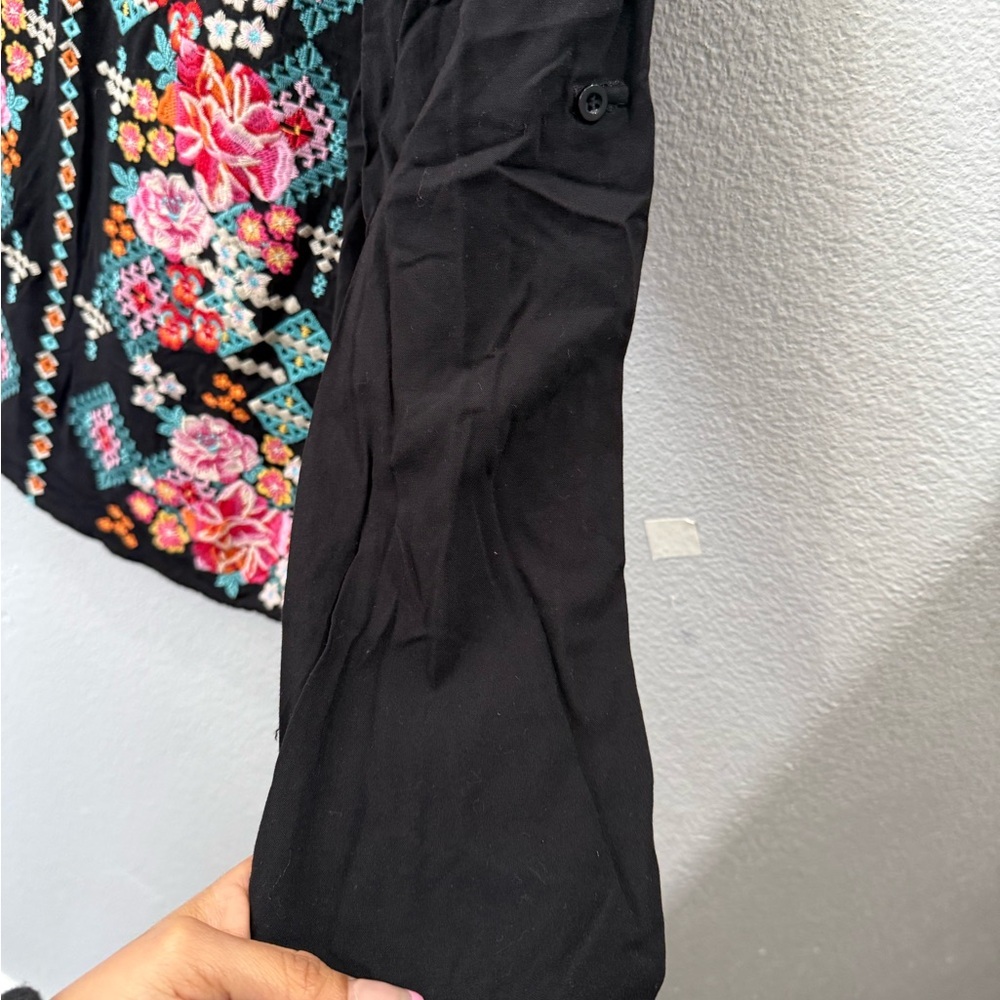 Savanna Jane Boho Embroidered Floral Blouse Black Rayon Peasant Top Size Small - Picture 5 of 9